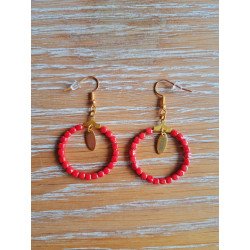 Boucles en cubes rouges