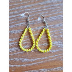 Gouttelettes en macramé jaune