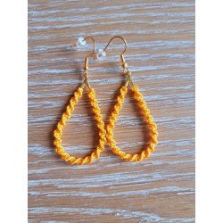 Gouttelettes en macramé jaune orangé