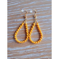 Gouttelettes en macramé jaune orangé