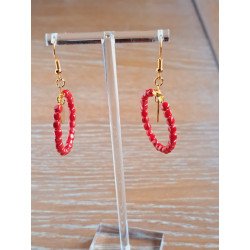 Boucles en cubes rouges