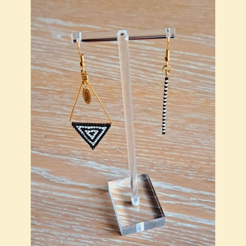Boucle d'oreilles Bermude and co "perles d'Asie tissées" Black and White