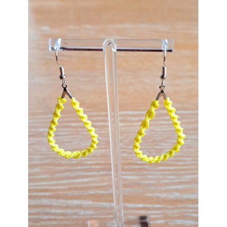 Gouttelettes en macramé jaune