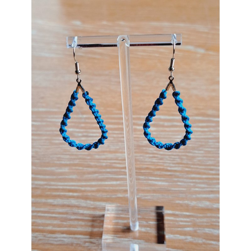 Gouttelettes en macramé bleu