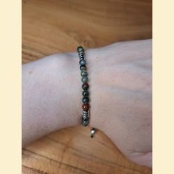 Bracelet "minéral et cristal" en jaspe héliotrope africain