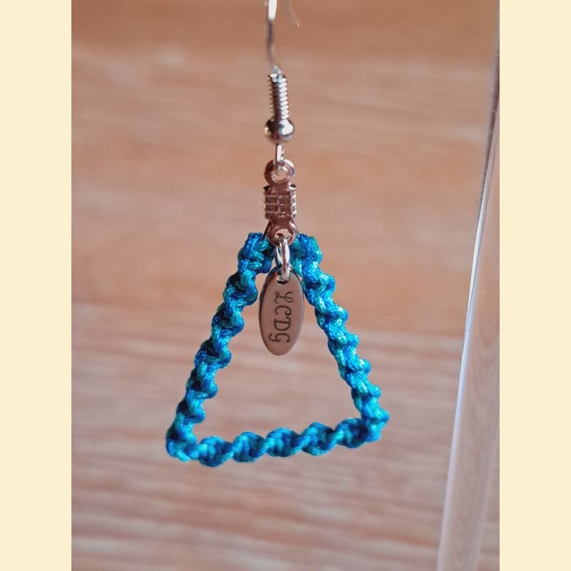 Boucle d'oreilles Bermudes en macramé bleu Boucle d'oreilles Bermudes en macramé bleu