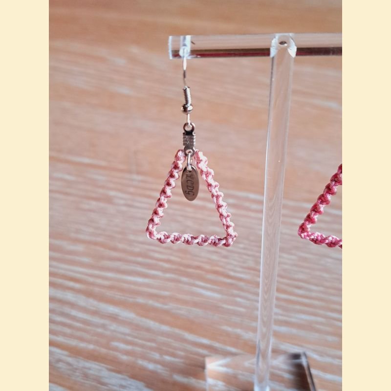 Boucle d'oreilles Bermudes en macramé rose Boucle d'oreilles Bermudes en macramé rose