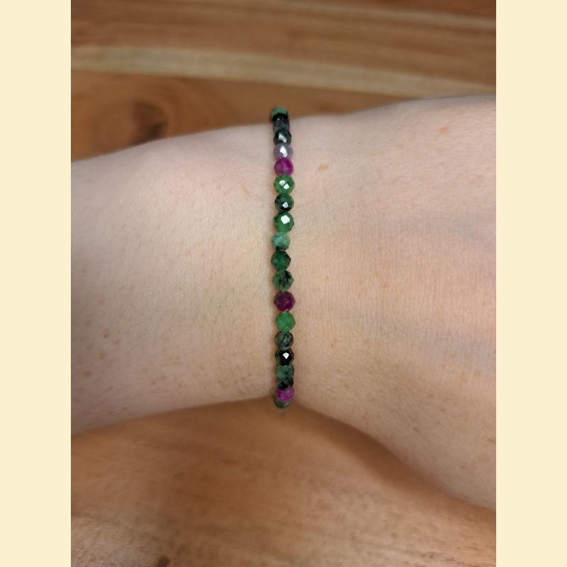 Bracelet "minéral étincelant" en rubis zoiste Bracelet "minéral étincelant" en rubis zoiste