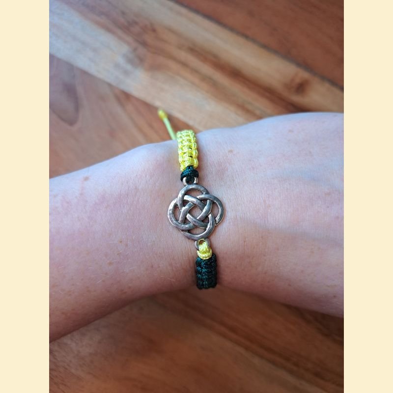 Bracelet en macramé vert et jaune
