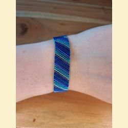 Bracelet manchette tissage de perles d'Asie bleu