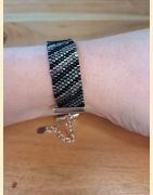 Bracelet manchette tissage de perles d'Asie noir