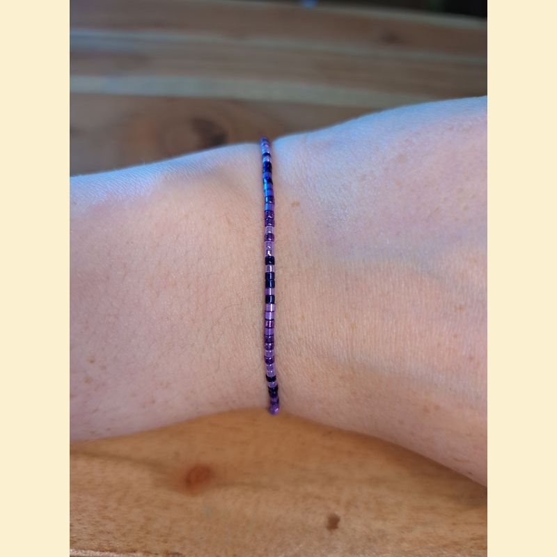 Bracelet perles d'Asie mauves Bracelet perles d'Asie mauves