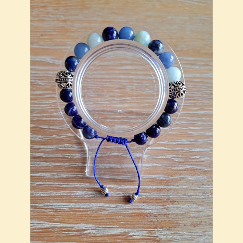 Bracelet en sodalite, aigue marine, aventurine bleu et lapis lazuli Bracelet en sodalite, aigue marine, aventurine bleu et lapis lazuli
