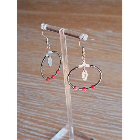 Boucles d'oreilles grises et rouges